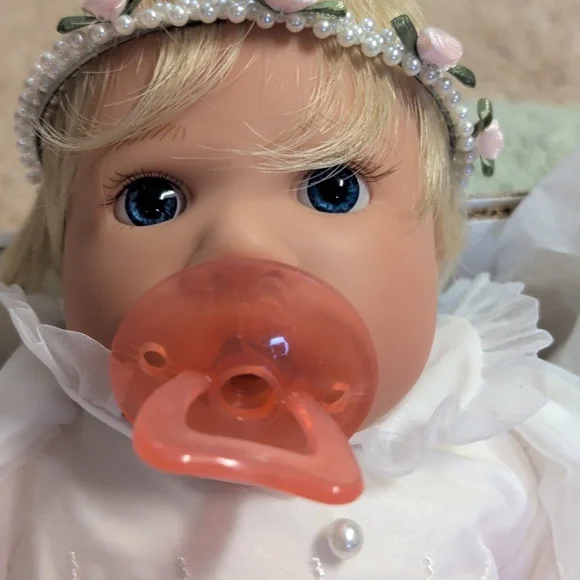 Pristine Lee Middleton Original Porcelain Doll Heavenly Collectible - Picture 4 of 16